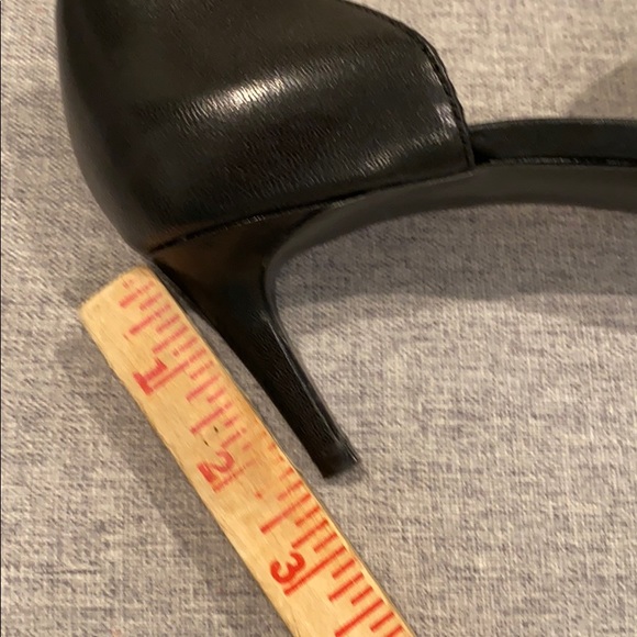 SOLD 𝑁𝑖𝑛𝑒 𝑊𝑒𝑠𝑡 Bow Heels - Picture 14 of 15